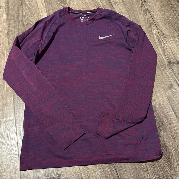 Nike Medium Women’s Purple Long Sleeve Dri Fit Shirt - Picture 1 of 8